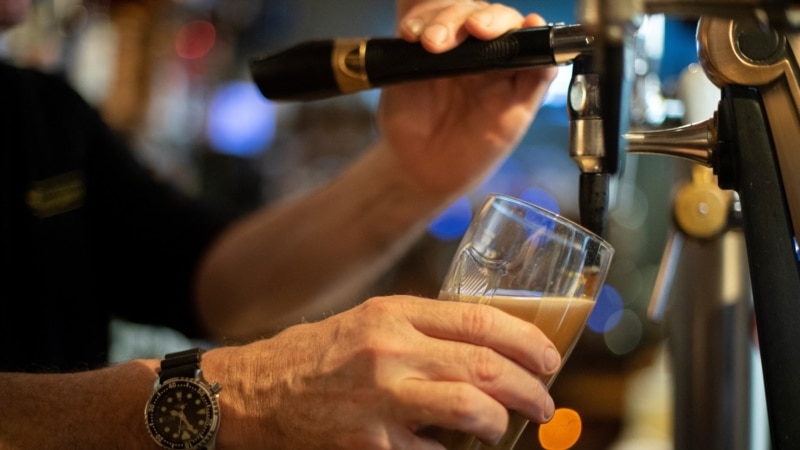 The US calls for a review of alcohol consumption guidelines due to possible cancer risks