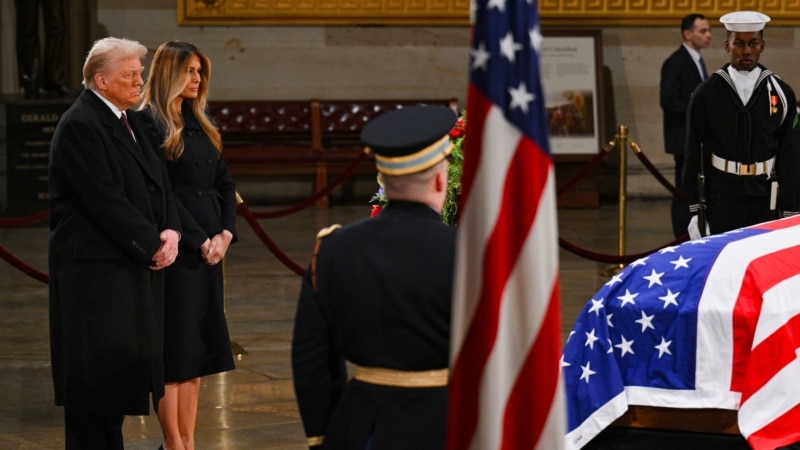 Trump appears to pay tribute at Jimmy Carter's coffin at the Capitol