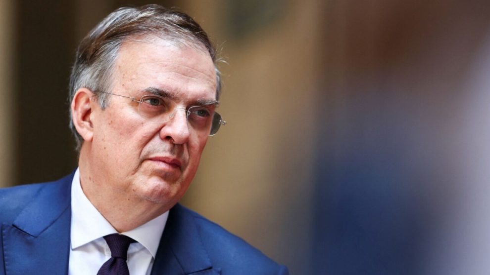 Unviable, simultaneous tariffs on China and Mexico; we have an advantage: Ebrard