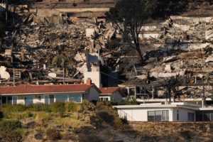 Winds and arsonists complicate firefighting in Los Angeles; firefighters say they are moving forward